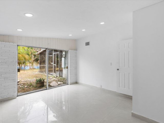 4331 SW 31st Dr, West Park, FL 33023