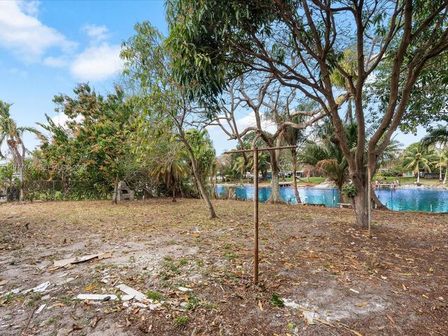 4331 SW 31st Dr, West Park, FL 33023