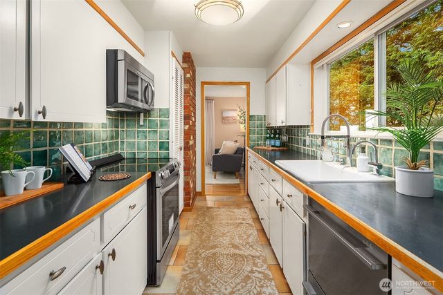 2197 Highland Drive, Camano Island, WA 98282