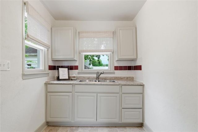 7 N Iron Street, Paola, KS 66071