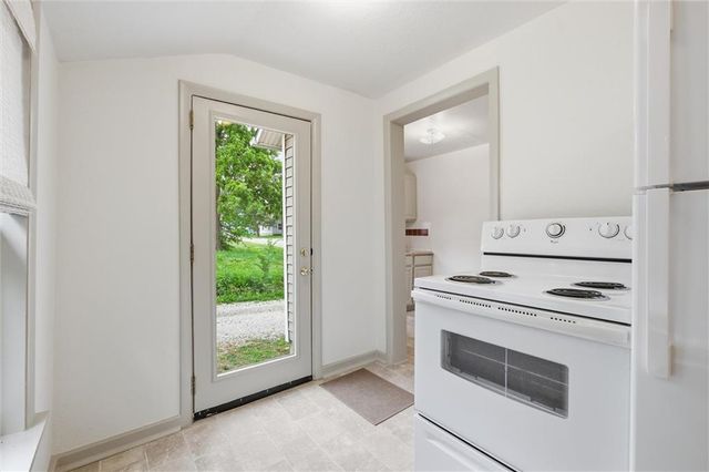 7 N Iron Street, Paola, KS 66071