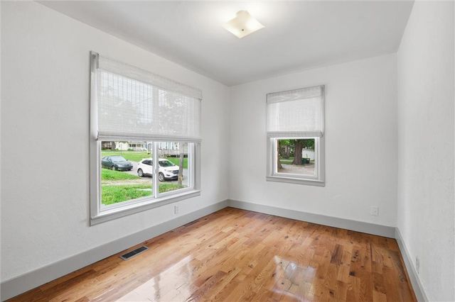 7 N Iron Street, Paola, KS 66071