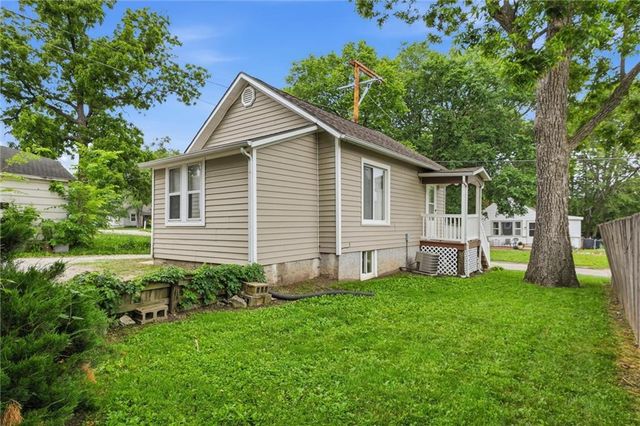 7 N Iron Street, Paola, KS 66071