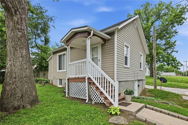 7 N Iron Street, Paola, KS 66071