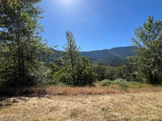 1620 Panoramic Loop 211, Grants Pass, OR 97527