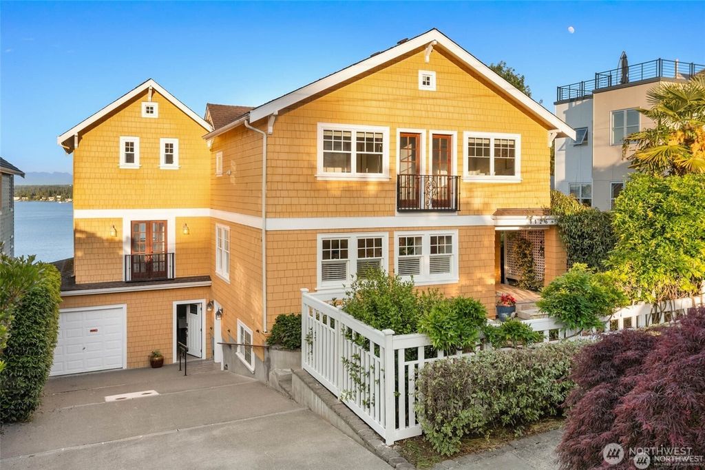 1126 33rd Avenue S, Seattle, WA 98144