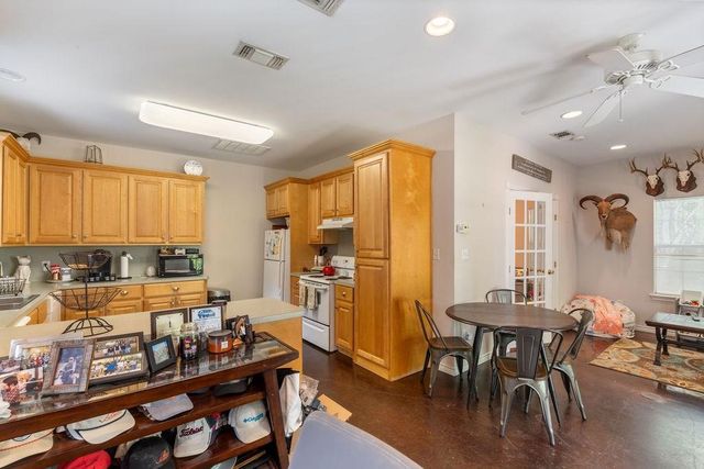 502 Brentwood Drive, Lufkin, TX 75901