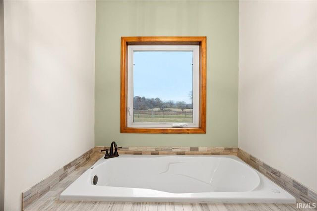 6229 N 200 E, Pine Village, IN 47975