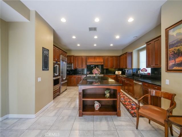 22470 Amber Eve, Corona, CA 92883