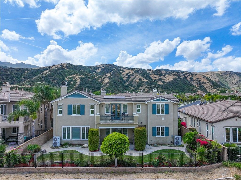 Image 3 of property listing at 22470 Amber Eve, Corona, CA 92883