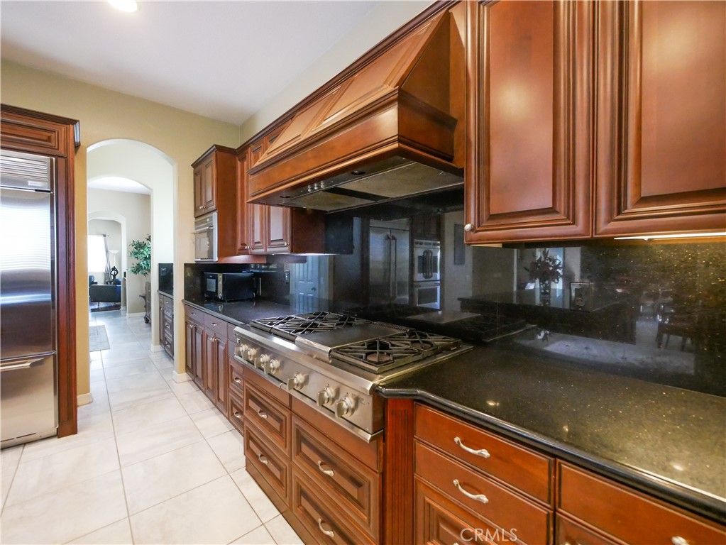 Image 5 of property listing at 22470 Amber Eve, Corona, CA 92883