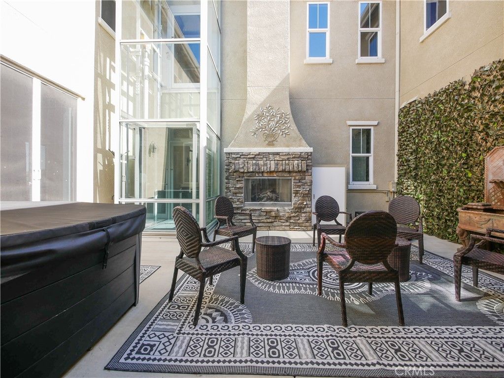 Image 8 of property listing at 22470 Amber Eve, Corona, CA 92883