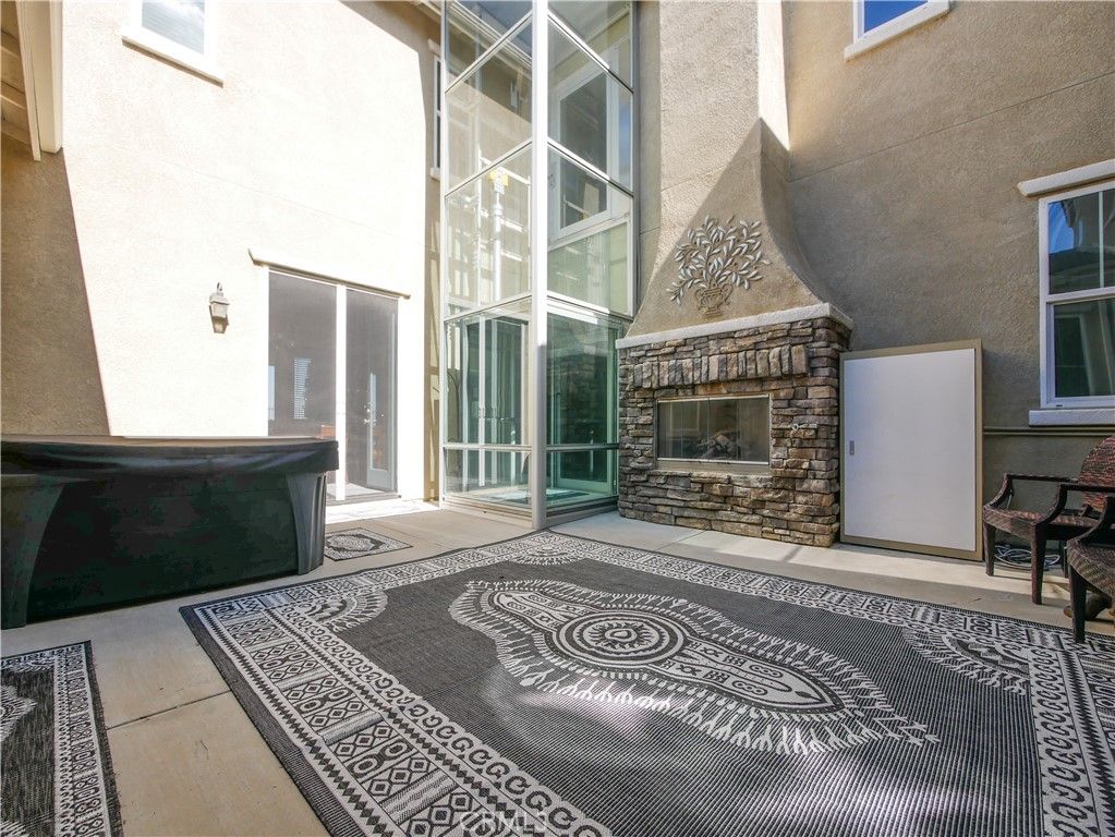 Image 9 of property listing at 22470 Amber Eve, Corona, CA 92883