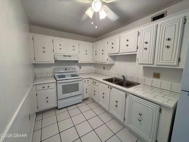 2711 N Halifax Ave Apt 279, Daytona Beach, FL 32118