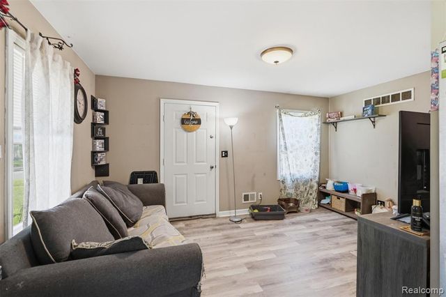 28984 Beechwood Street, Garden City, MI 48135