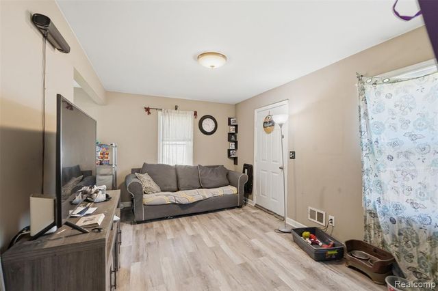 28984 Beechwood Street, Garden City, MI 48135