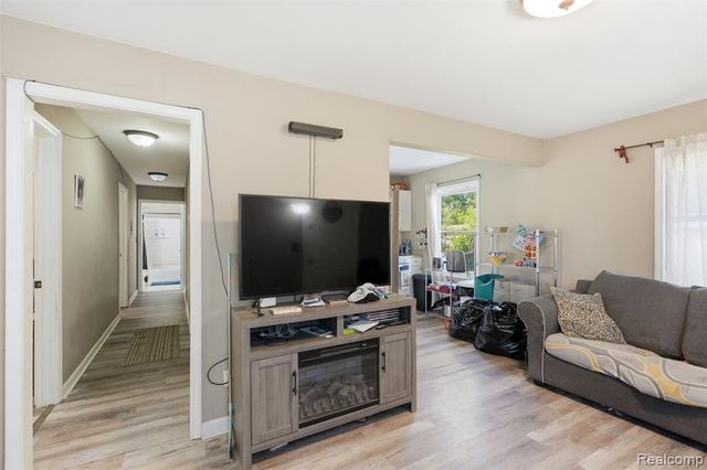 28984 Beechwood Street, Garden City, MI 48135