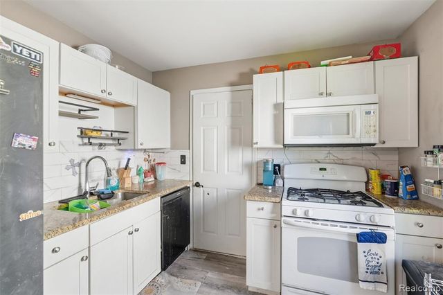 28984 Beechwood Street, Garden City, MI 48135