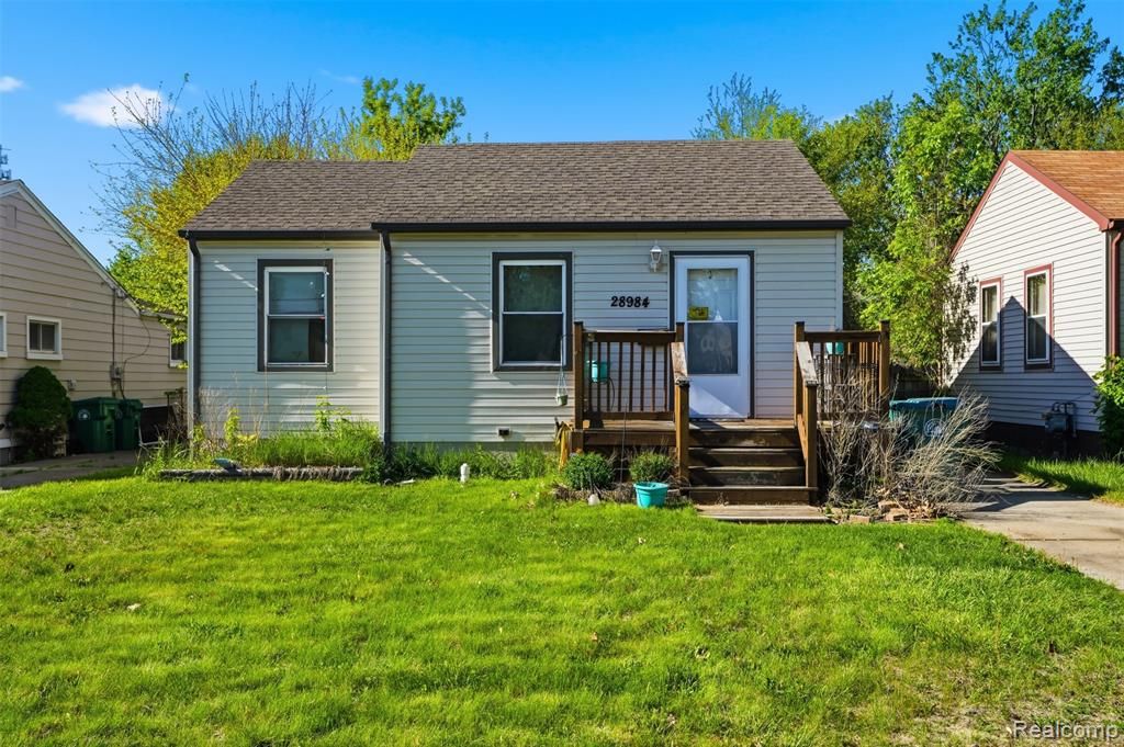 28984 Beechwood Street, Garden City, MI 48135