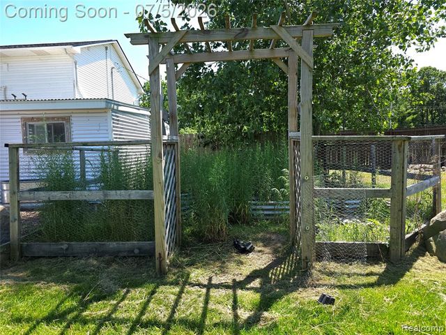 5158 Coldwater Road, Lapeer, MI 48446