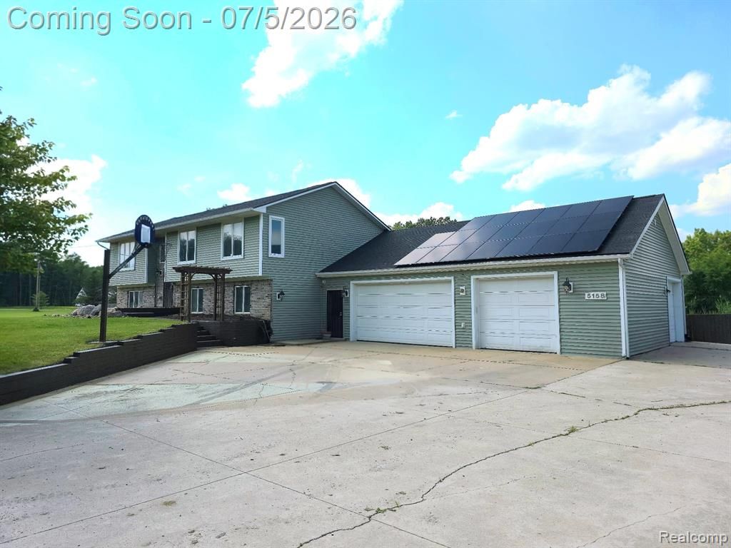 5158 Coldwater Road, Lapeer, MI 48446