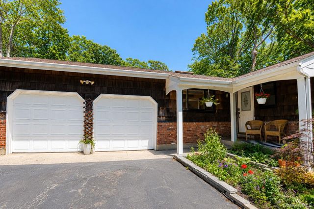 10 Camelot Lane, East Setauket, NY 11733