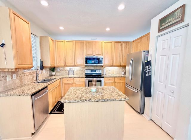 1403 SE 22nd Ln, Homestead, FL 33035