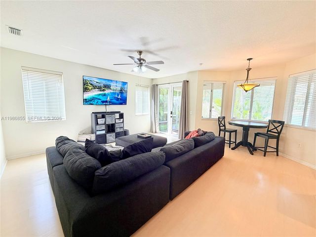 1403 SE 22nd Ln, Homestead, FL 33035