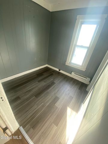 660 Sunset Street, Schenectady, NY 12303