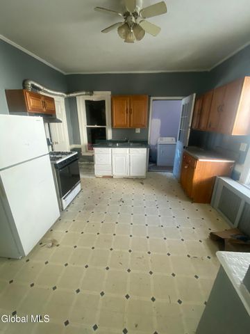 660 Sunset Street, Schenectady, NY 12303