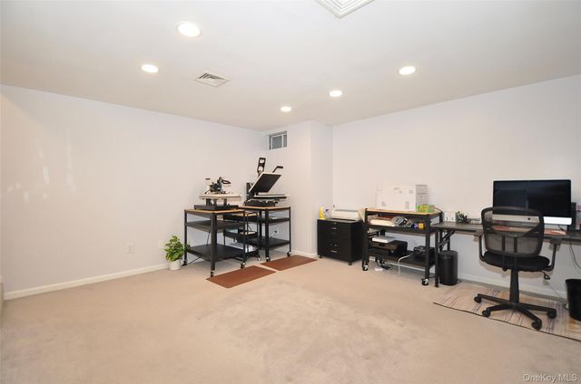 1067 Washington Green, New Windsor, NY 12553