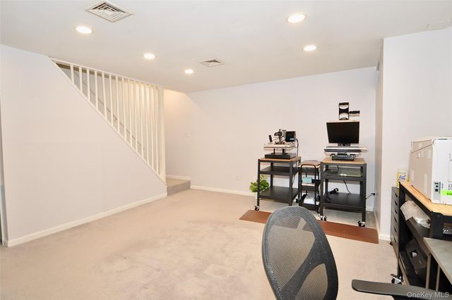 1067 Washington Green, New Windsor, NY 12553