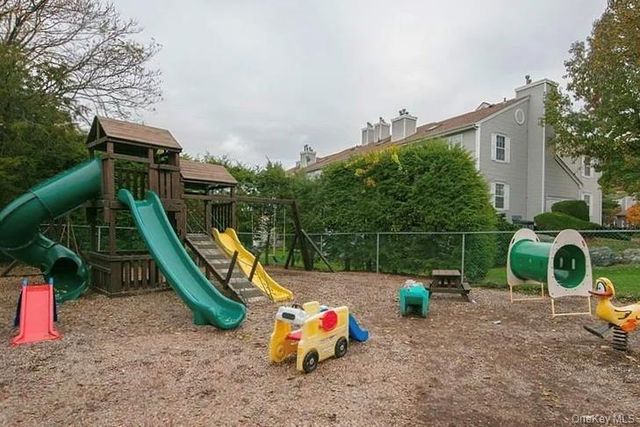 1067 Washington Green, New Windsor, NY 12553