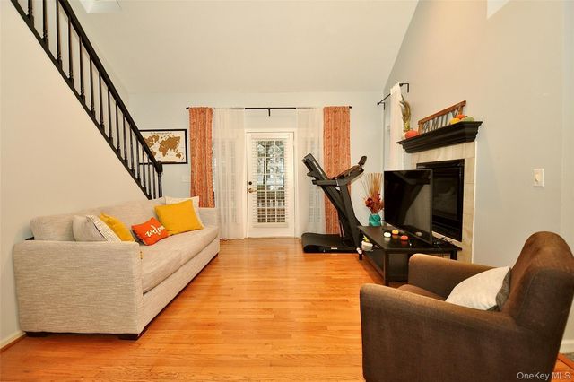 1067 Washington Green, New Windsor, NY 12553