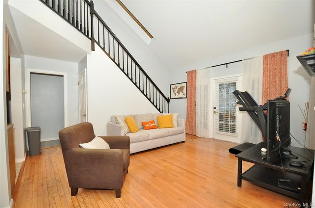 1067 Washington Green, New Windsor, NY 12553