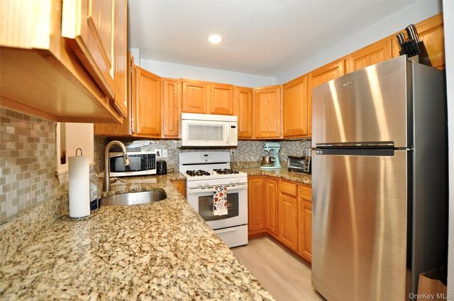 1067 Washington Green, New Windsor, NY 12553