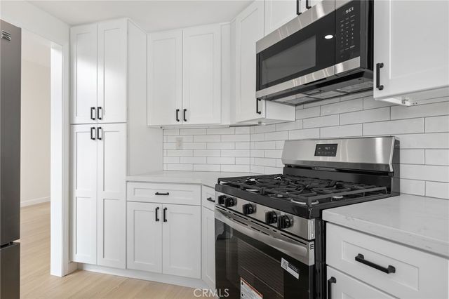3854 Lost Springs Drive, Calabasas, CA 91301