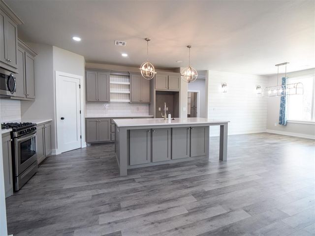 5520 Sunset Ridge Road, Newalla, OK 74857
