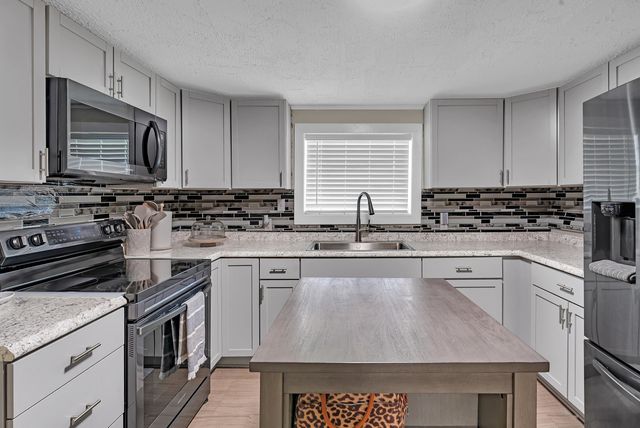 5658 W FM 1798, Laneville, TX 75667