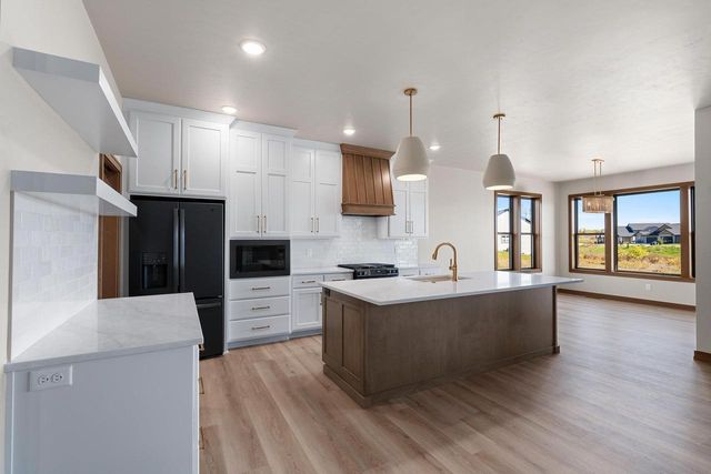 548 LEMERE COURT, Howard, WI 54313
