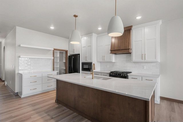 548 LEMERE COURT, Howard, WI 54313