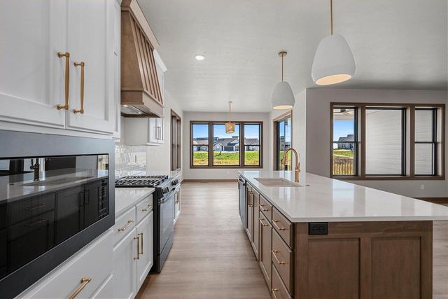 548 LEMERE COURT, Howard, WI 54313
