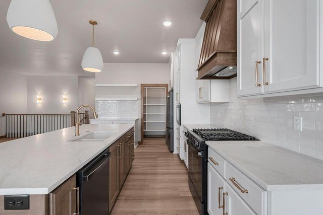 548 LEMERE COURT, Howard, WI 54313