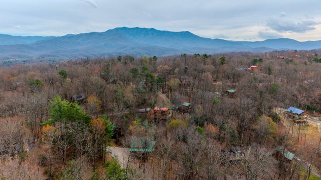 15 S Boogertown Rd, Sevierville, TN 37876