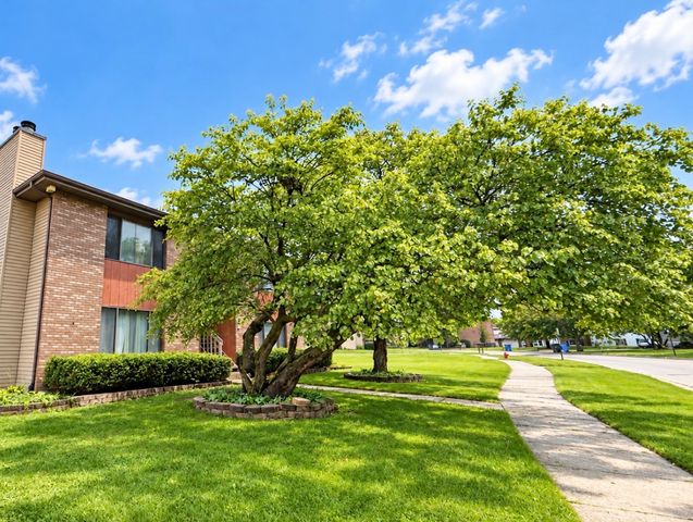 993 KANE Street 993, South Elgin, IL 60177