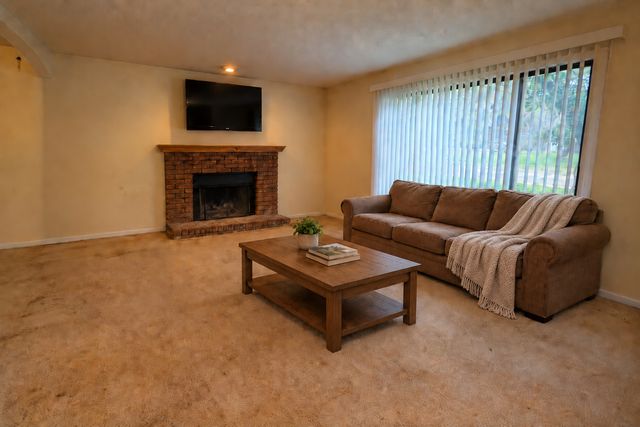 993 KANE Street 993, South Elgin, IL 60177