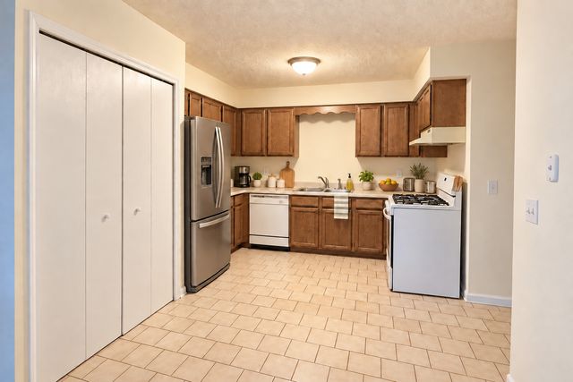 993 KANE Street 993, South Elgin, IL 60177