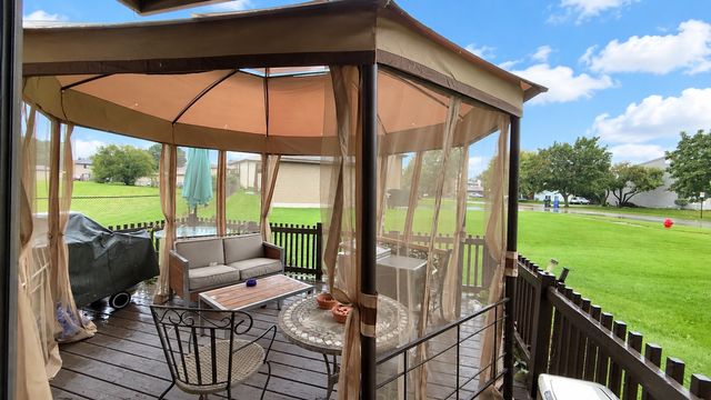 993 KANE Street 993, South Elgin, IL 60177