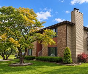993 KANE Street 993, South Elgin, IL 60177