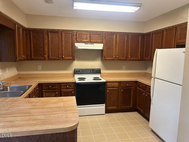 4317 Hunters Club Drive, Raleigh, NC 27606